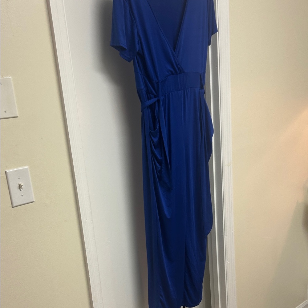 Elegant Blue jumpsuit with belt and pockets